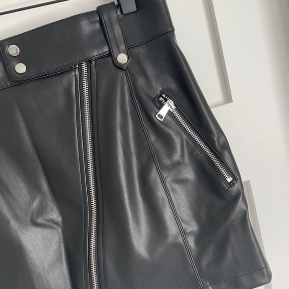 ZARA Black Faux Leather Moto Mini Skirt with Zippers Size M NWOT - Picture 2 of 5